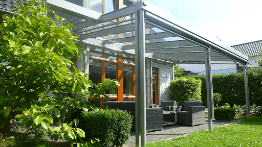 Wie individuelle Terrassenüberdachungen den perfekten Außenbereich für Ihr Zuhause schaffen