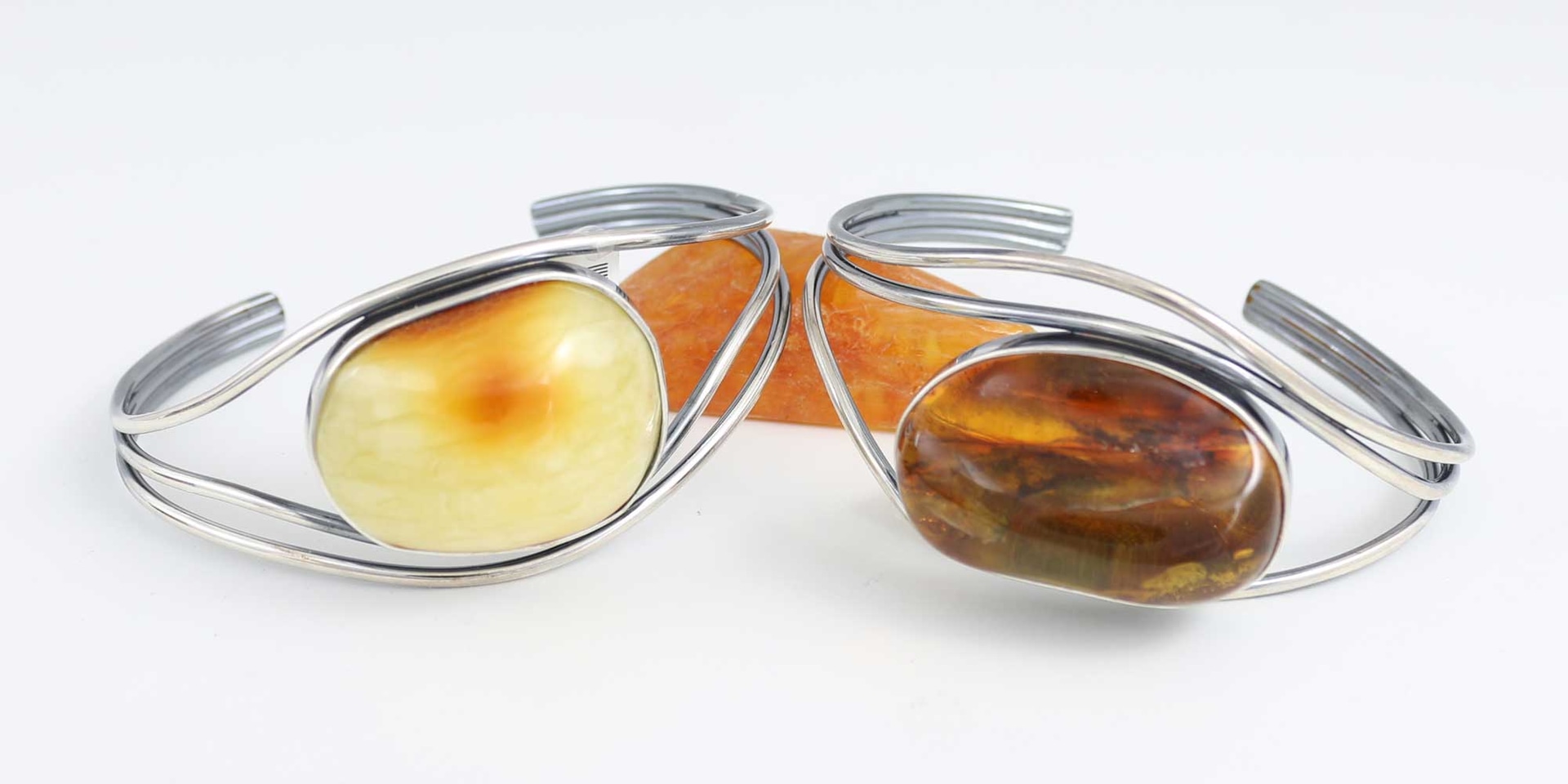 Polens moderne Interpretation von Bernsteinschmuck