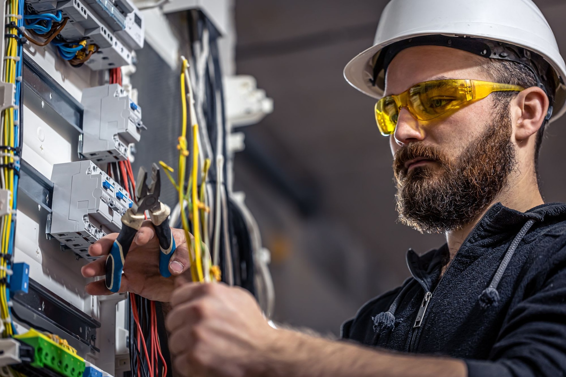 Elektriker in der Nähe für deine Elektroinstallationen – meister-job