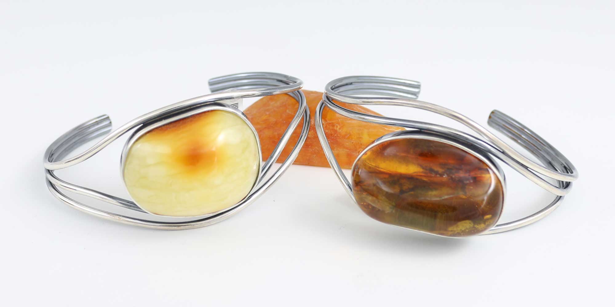 Polens moderne Interpretation von Bernsteinschmuck